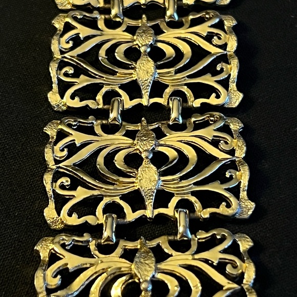 Large Link Bracelet - Picture 4 of 9
